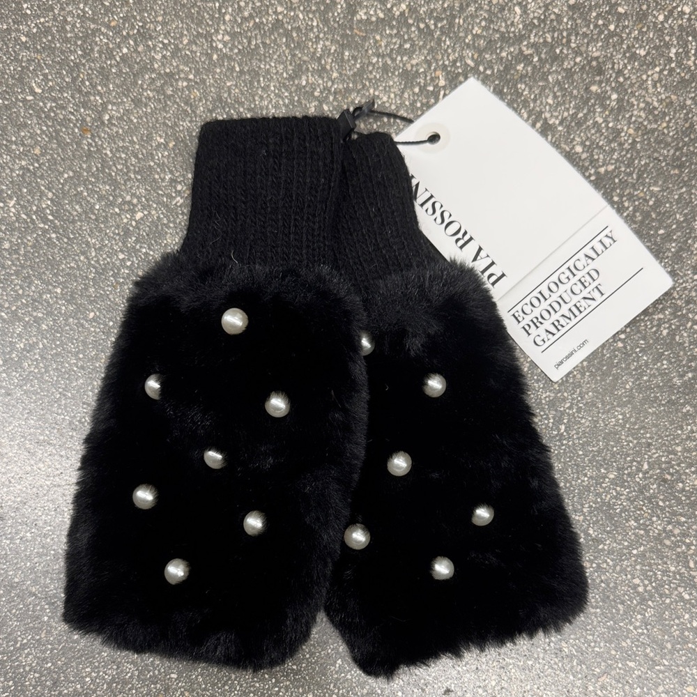 Elegant Black Faux Fur Gloves with Pearls
